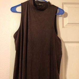 HIGH NECK BROWN DRESS. SEUDE MATERIAL